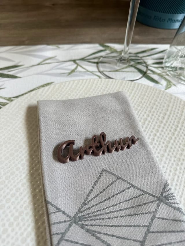 Marque-place personnalisé prénom — Tiaré, mariage & baptême